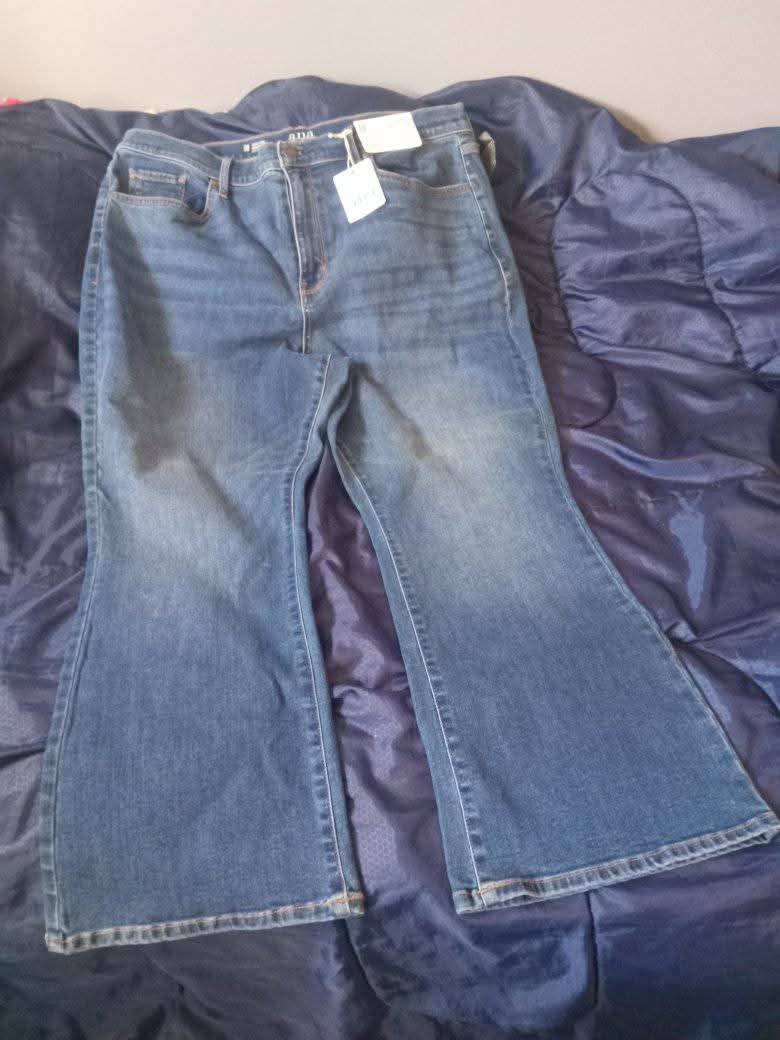 a.n.a High-Rise Cropped Flare Blue Jeans