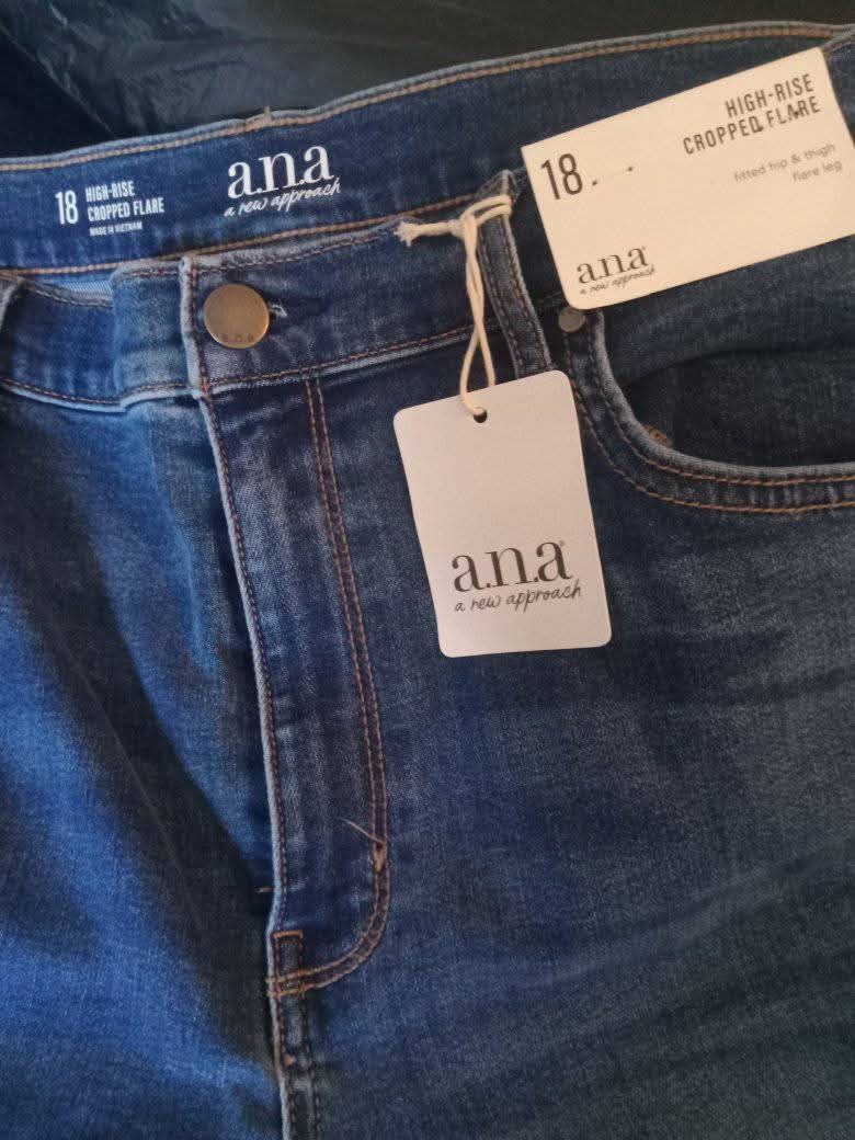 a.n.a High-Rise Cropped Flare Blue Jeans