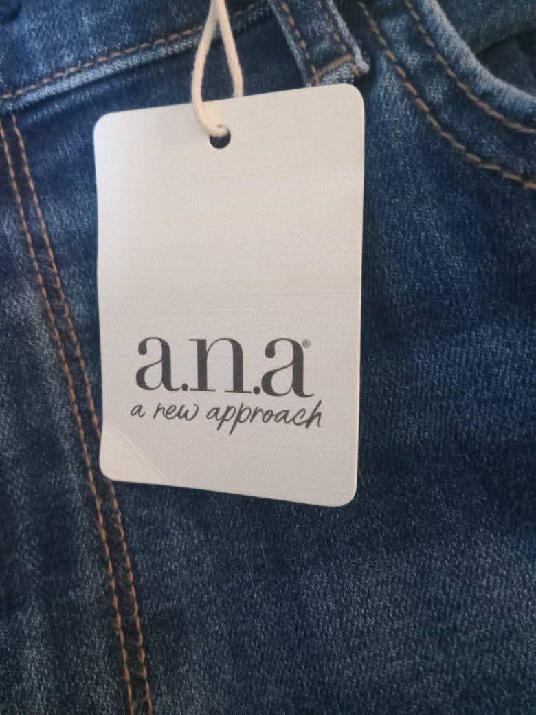 a.n.a High-Rise Cropped Flare Blue Jeans