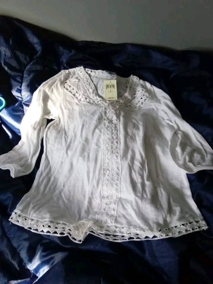 Lucky Brand small oversized basic white blouse
