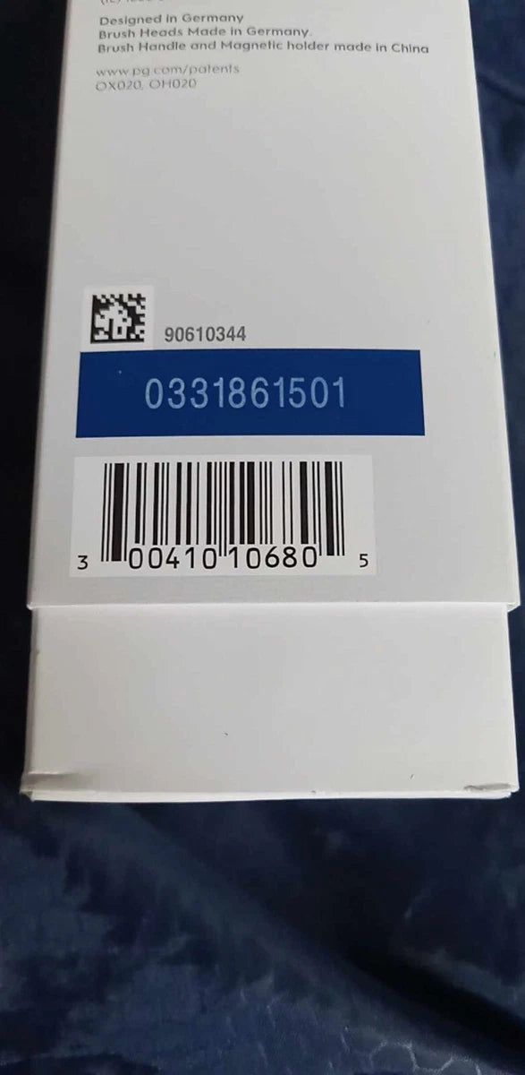 Oral-B Clic Manual Toothbrush W/ Magnetic Brush Holder